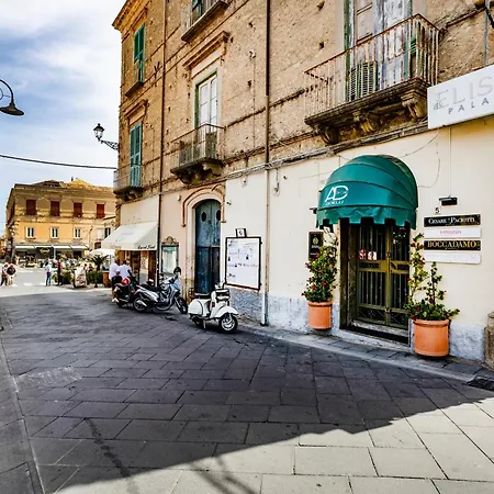 Suite Tropea *